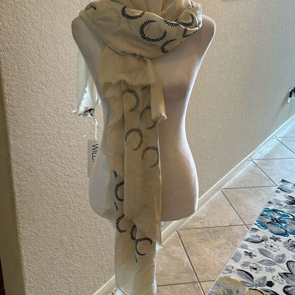 Wildfox Women's Signature Ivory Cream Wrap Scarf Creasant Logo Fringe Hem New - Picture 5 of 7